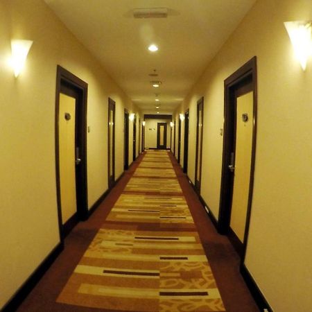 Imperial Palace Hotel Мири Екстериор снимка