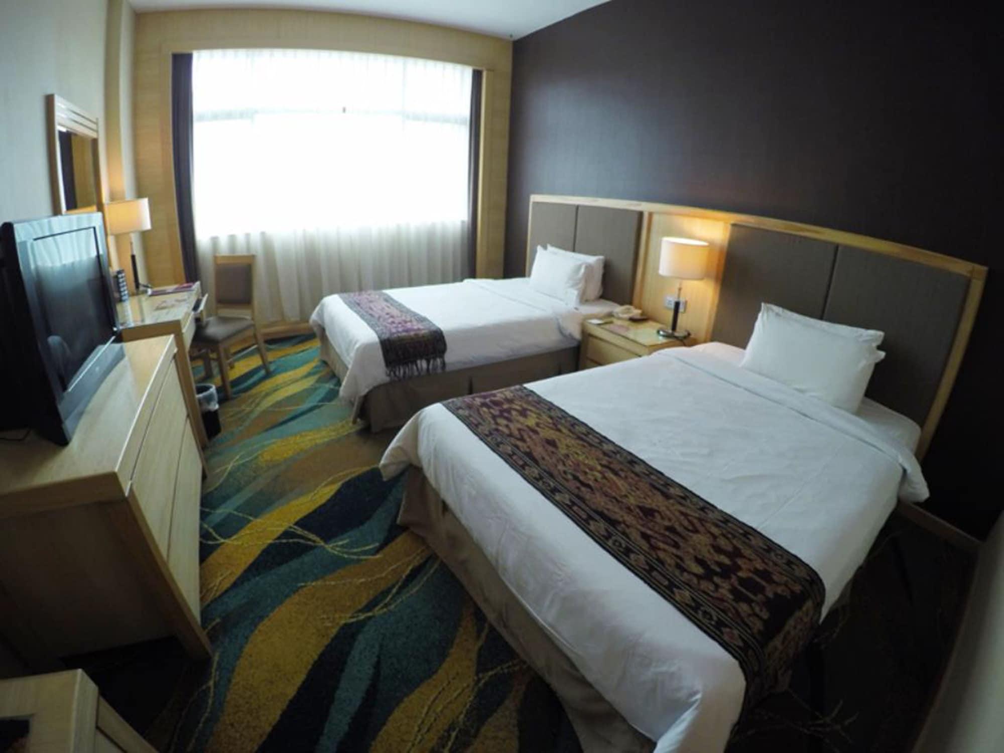Imperial Palace Hotel Мири Екстериор снимка