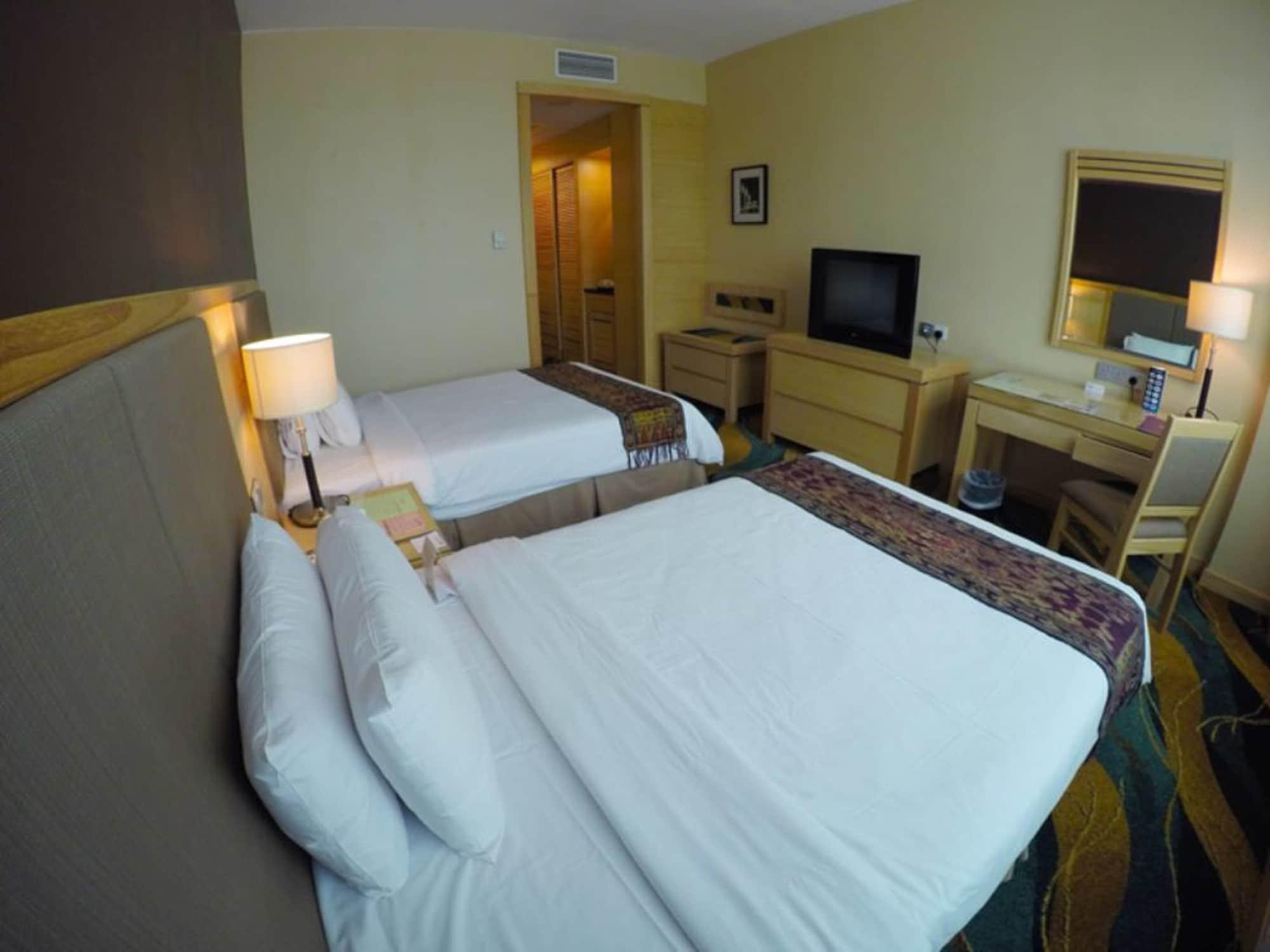 Imperial Palace Hotel Мири Екстериор снимка