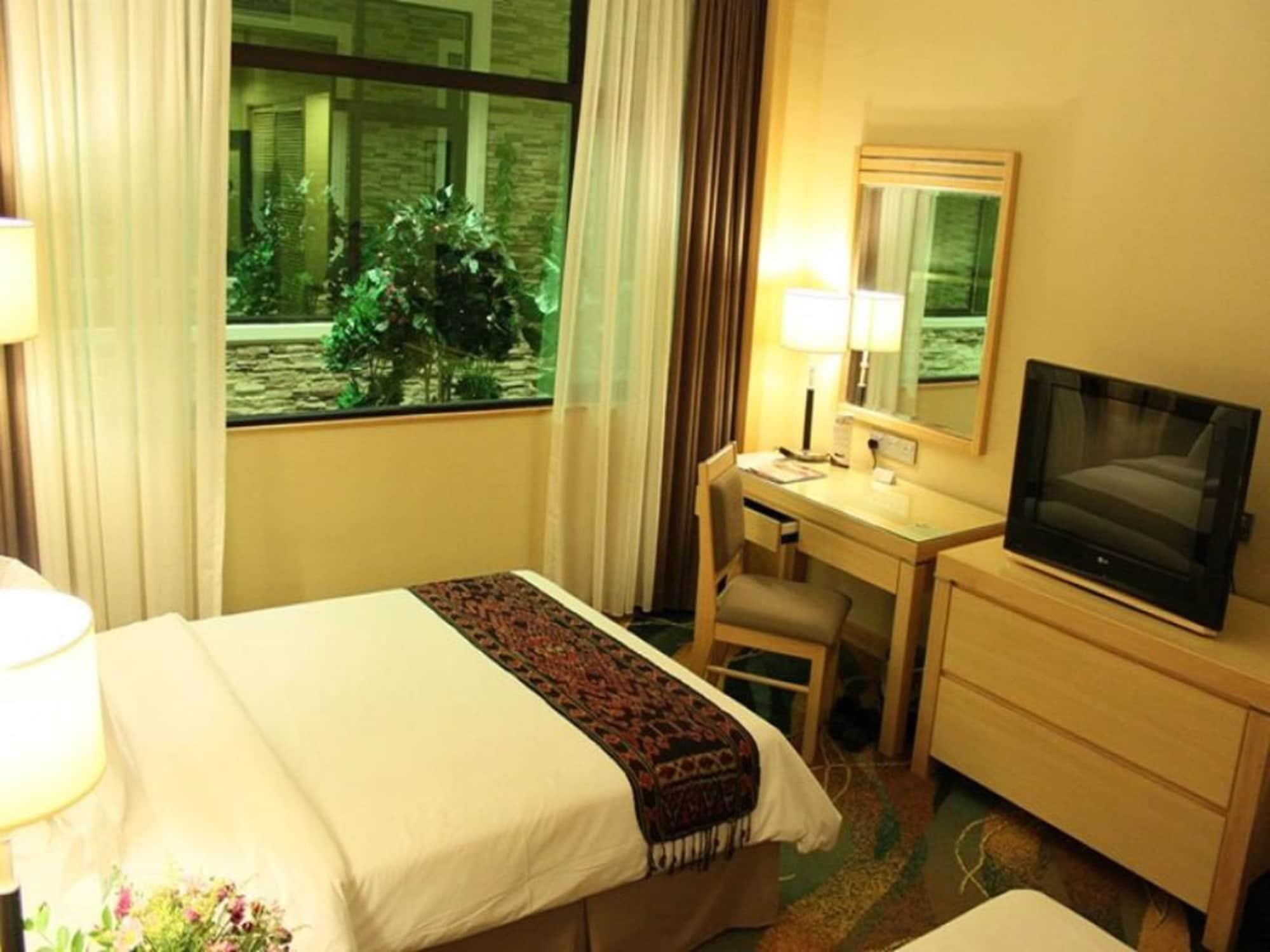 Imperial Palace Hotel Мири Екстериор снимка