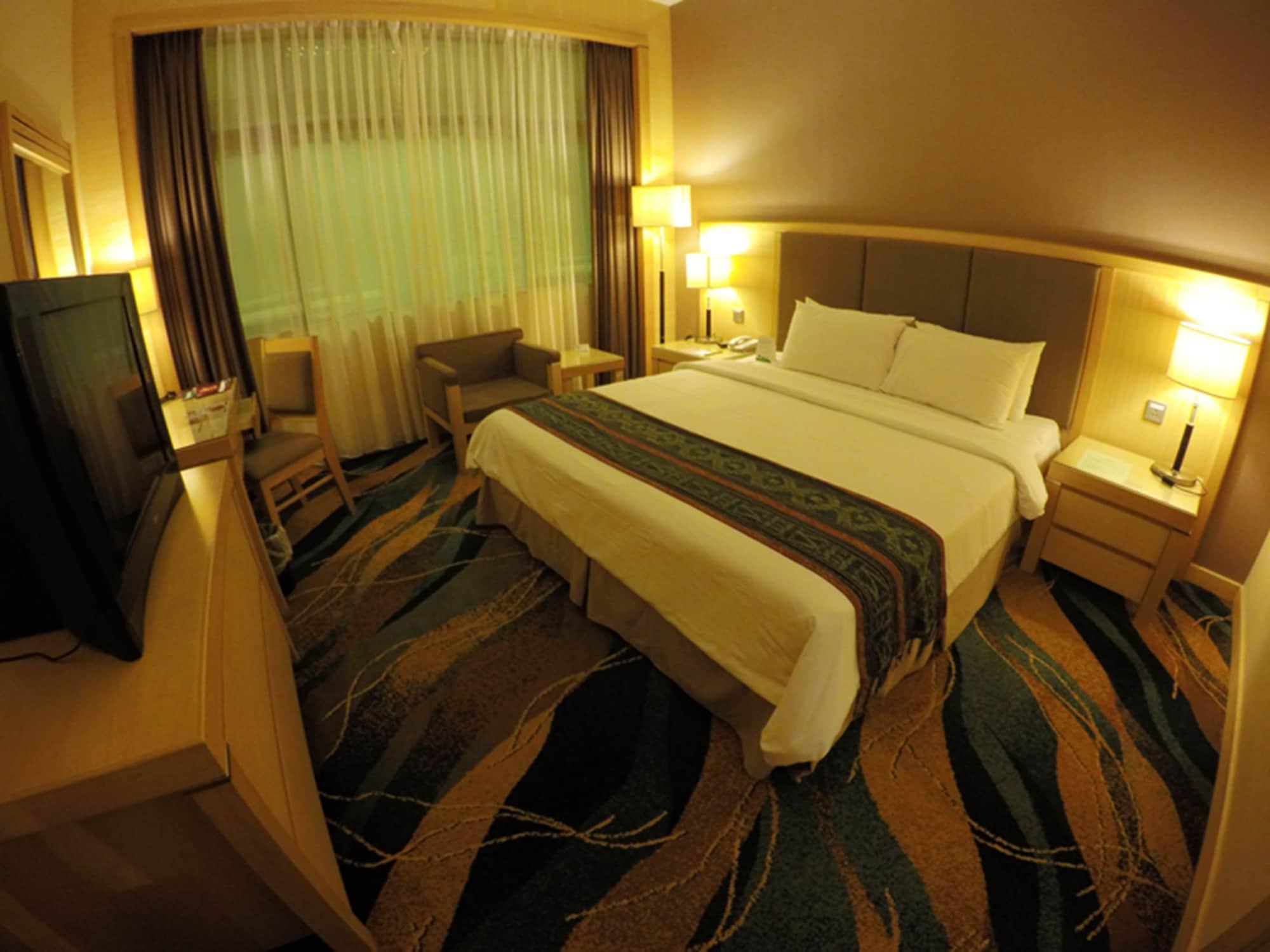Imperial Palace Hotel Мири Екстериор снимка