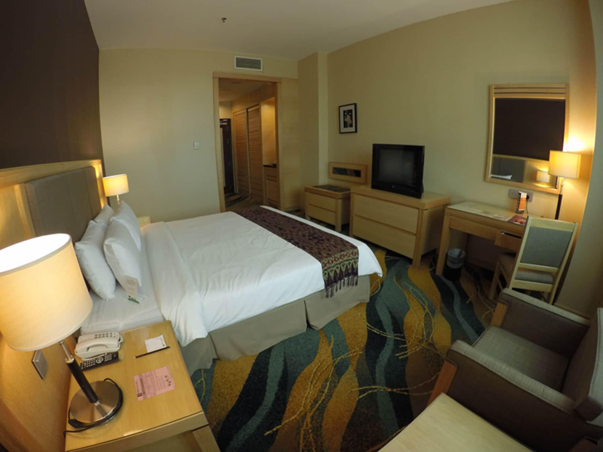 Imperial Palace Hotel Мири Екстериор снимка