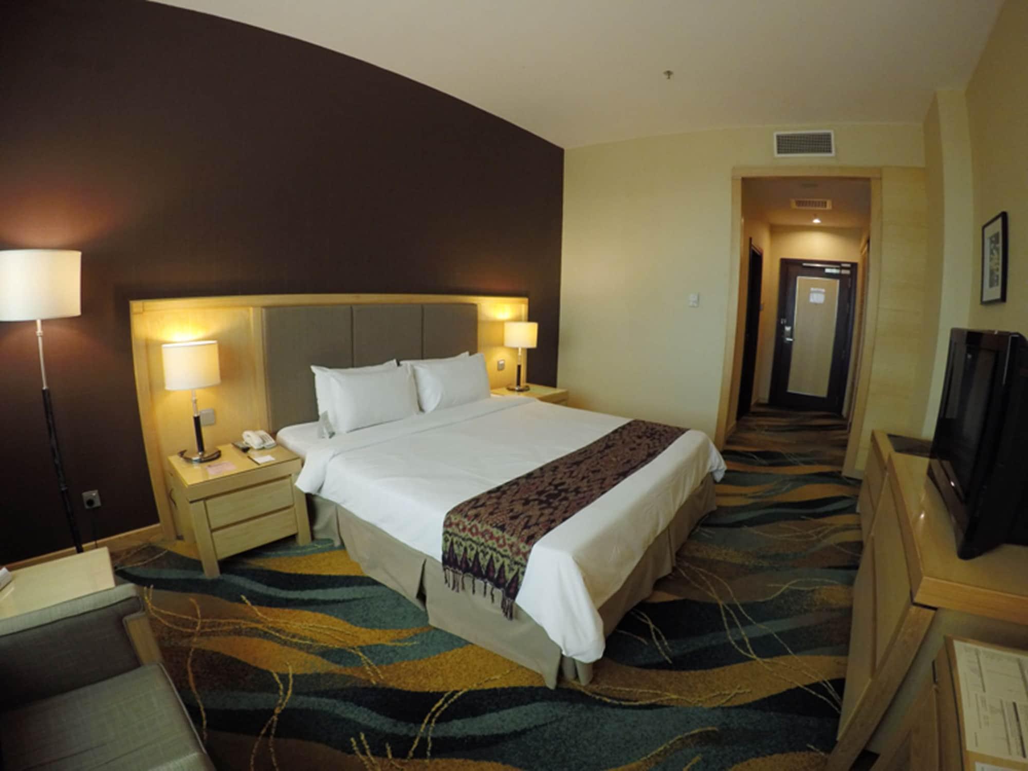 Imperial Palace Hotel Мири Екстериор снимка