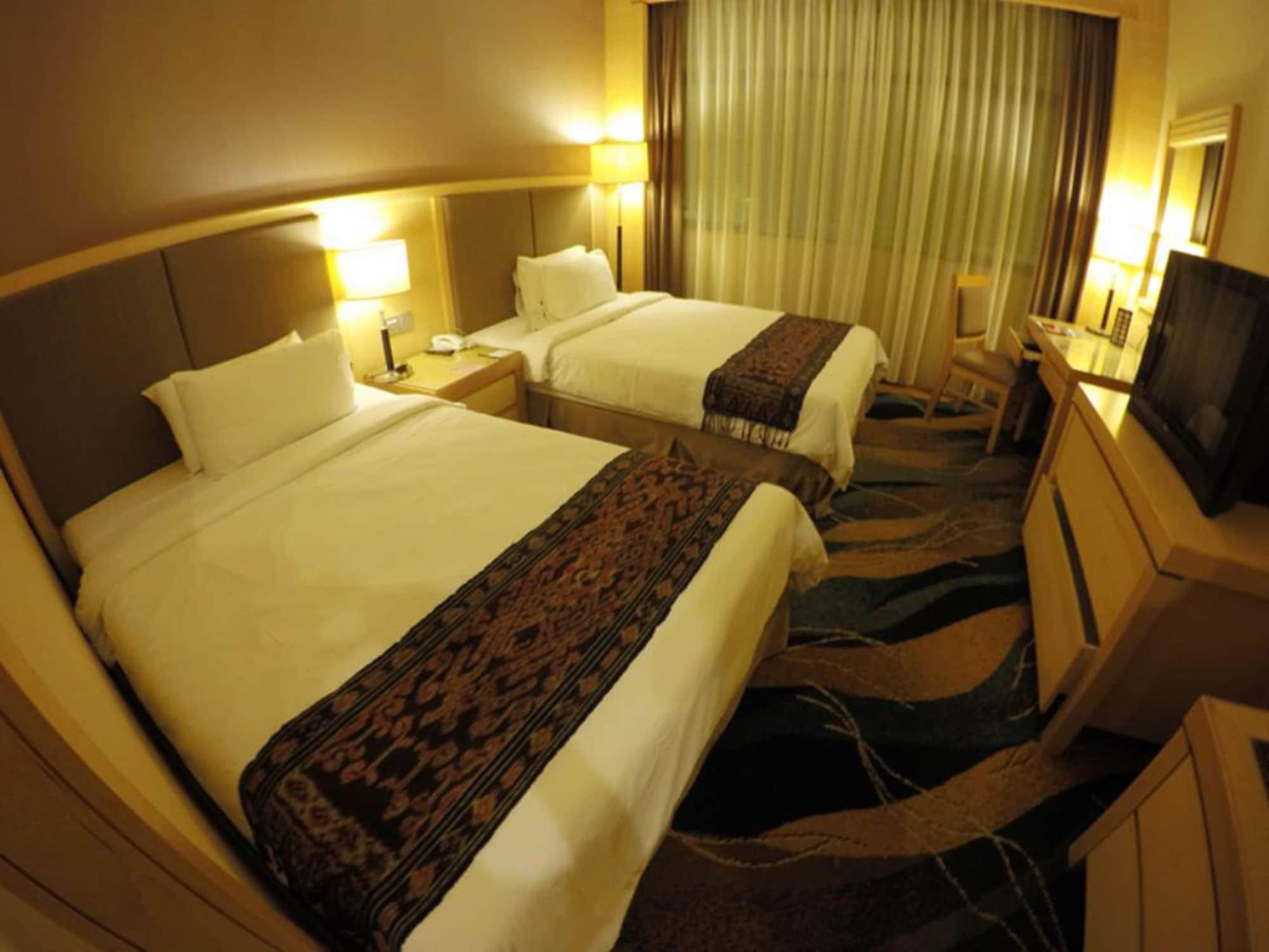 Imperial Palace Hotel Мири Екстериор снимка