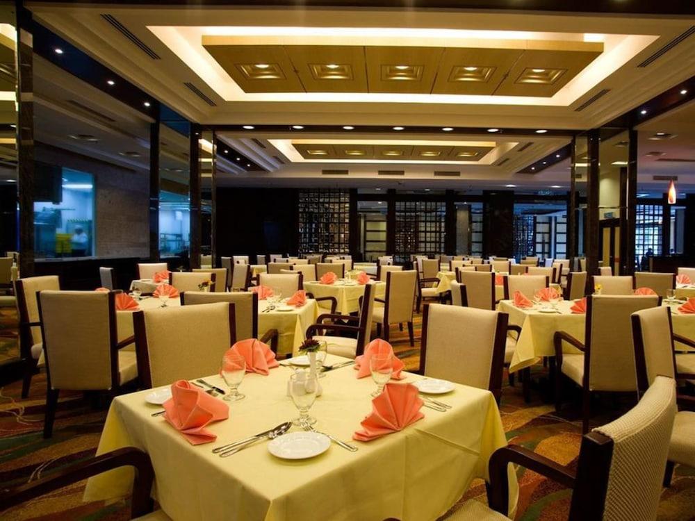 Imperial Palace Hotel Мири Екстериор снимка