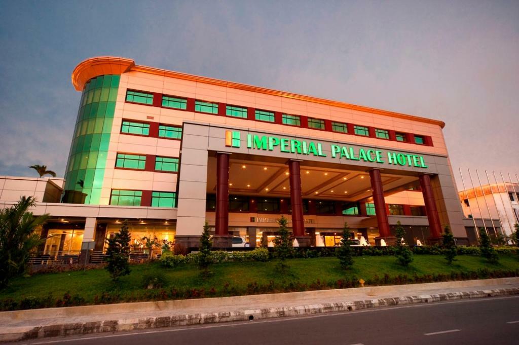 Imperial Palace Hotel Мири Екстериор снимка