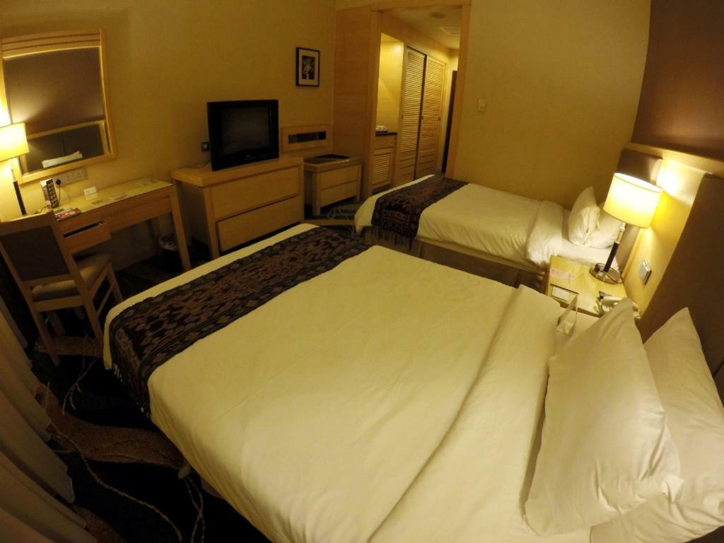 Imperial Palace Hotel Мири Екстериор снимка