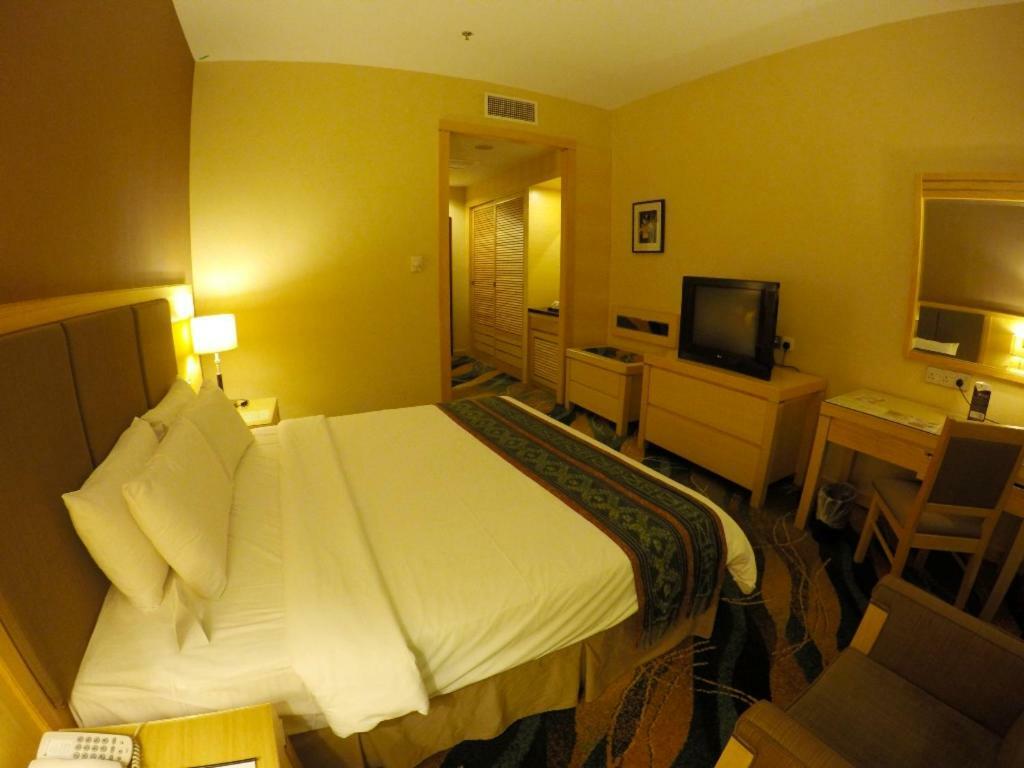 Imperial Palace Hotel Мири Екстериор снимка